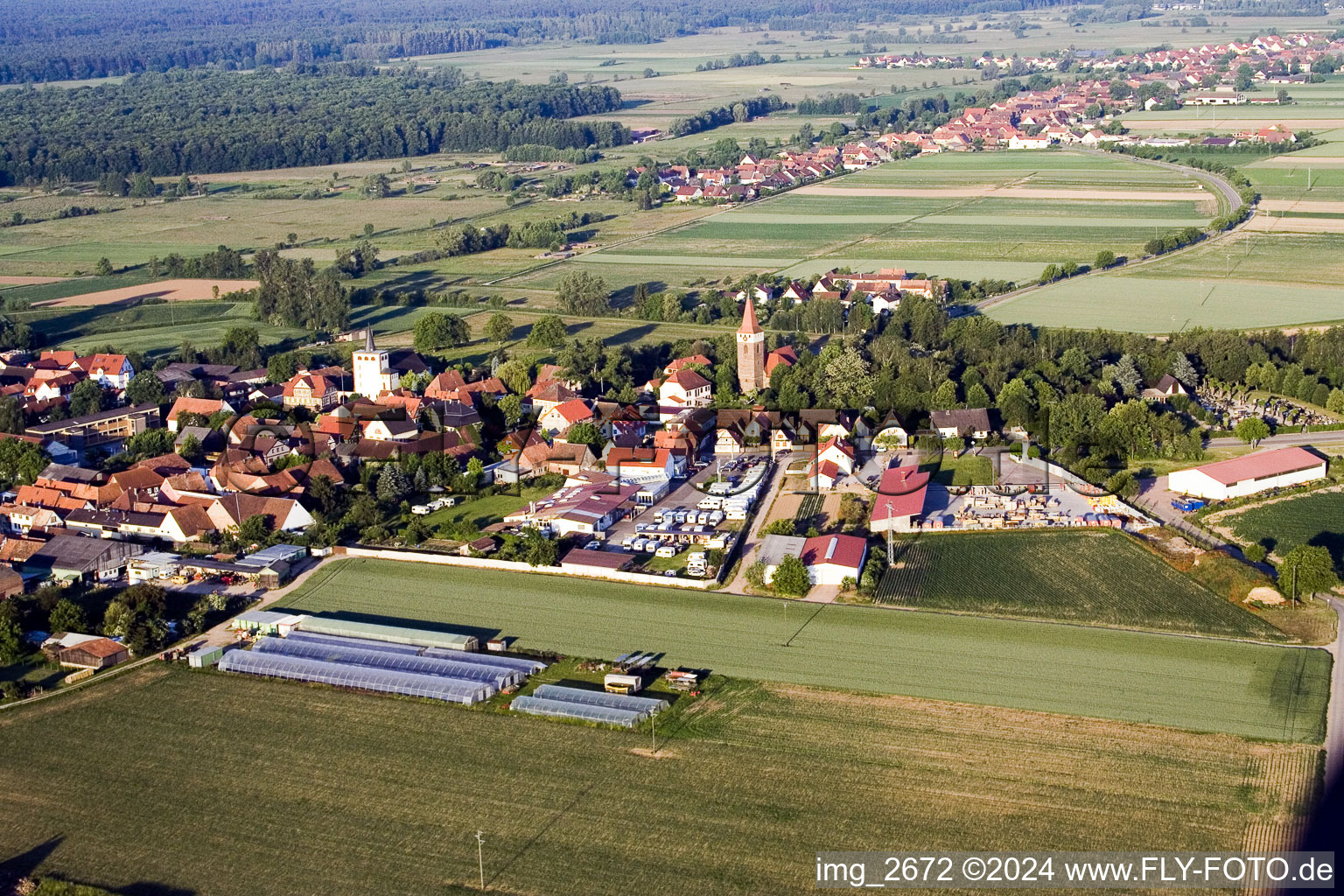 Vue aérienne de Du nord-est à Minfeld dans le département Rhénanie-Palatinat, Allemagne