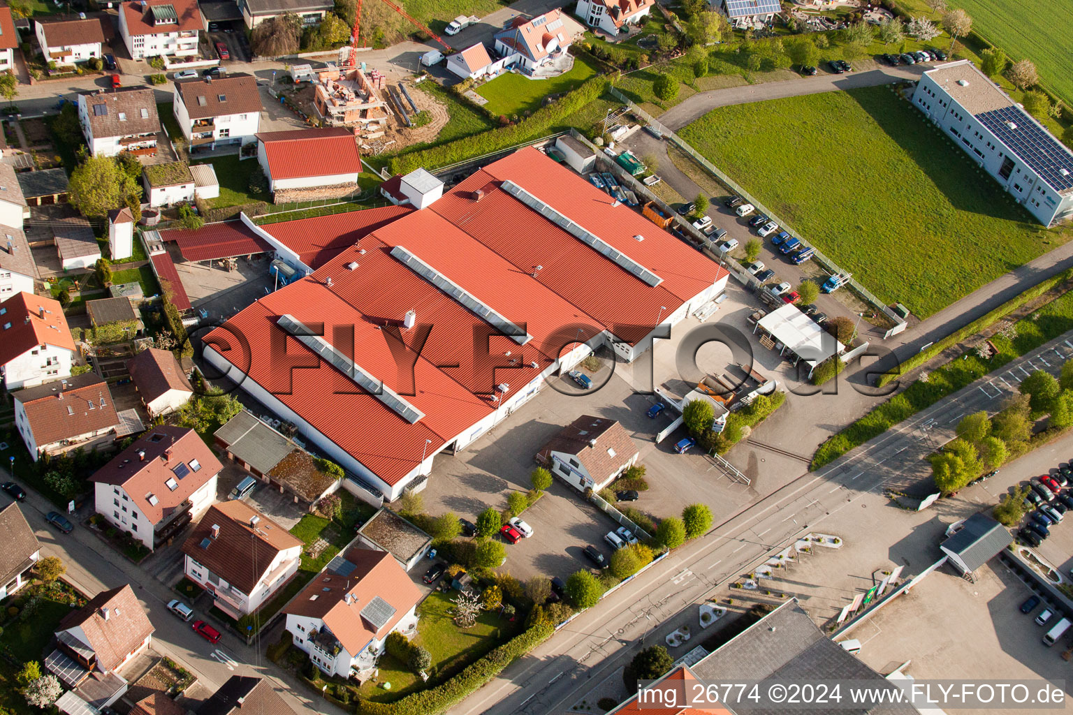 Vue aérienne de Schneider Dach + Holzbau GmbH à le quartier Stupferich in Karlsruhe dans le département Bade-Wurtemberg, Allemagne