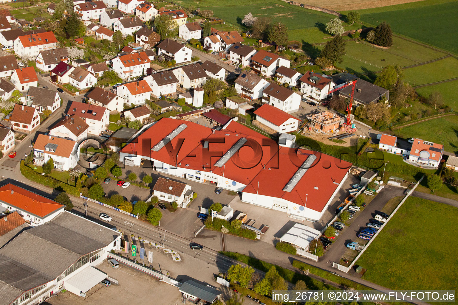 Vue oblique de Schneider Dach + Holzbau GmbH à le quartier Stupferich in Karlsruhe dans le département Bade-Wurtemberg, Allemagne