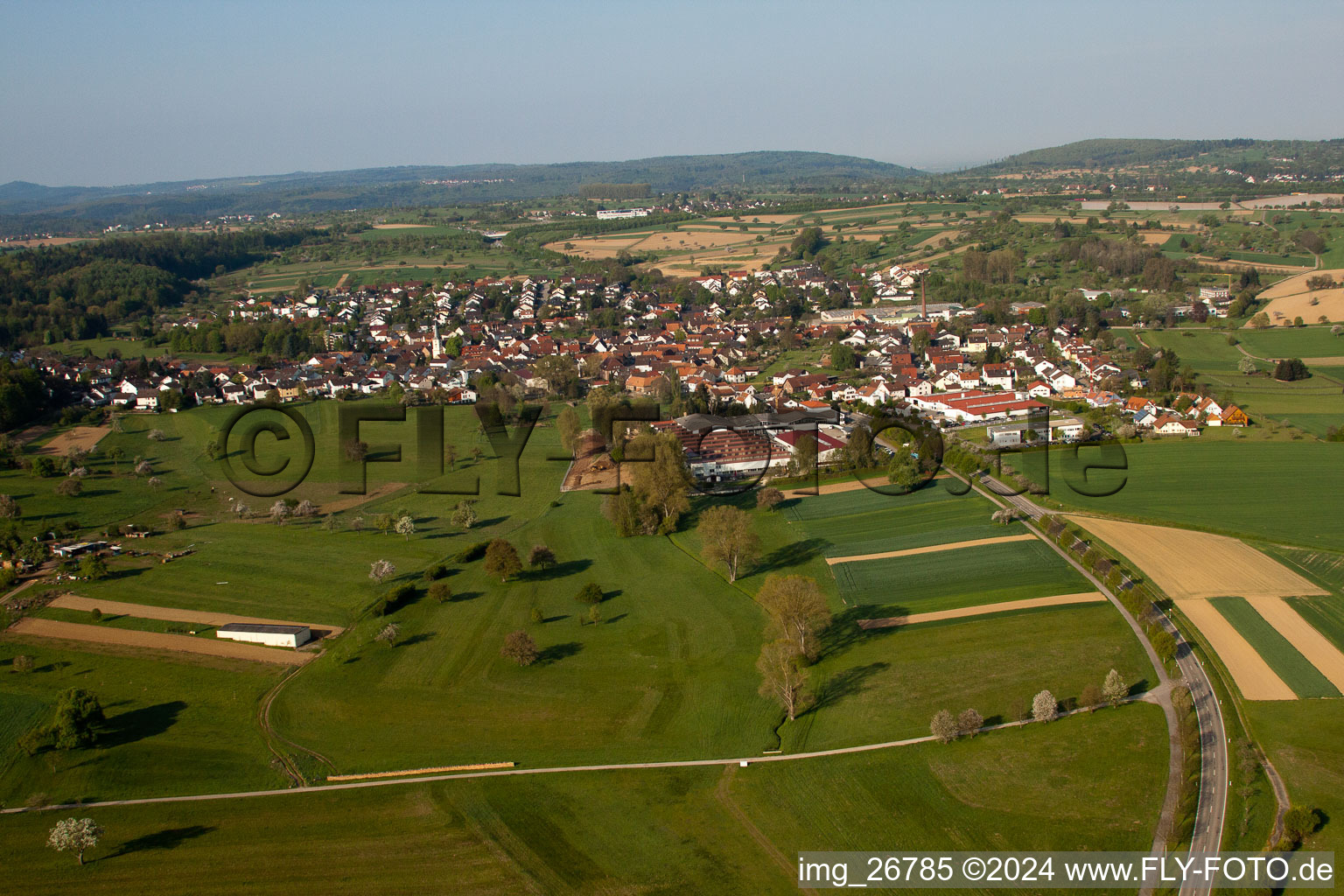 Quartier Stupferich in Karlsruhe dans le département Bade-Wurtemberg, Allemagne du point de vue du drone