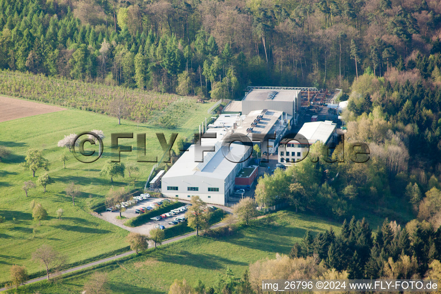 Vue aérienne de Rosswag Engineering du nord à le quartier Kleinsteinbach in Pfinztal dans le département Bade-Wurtemberg, Allemagne