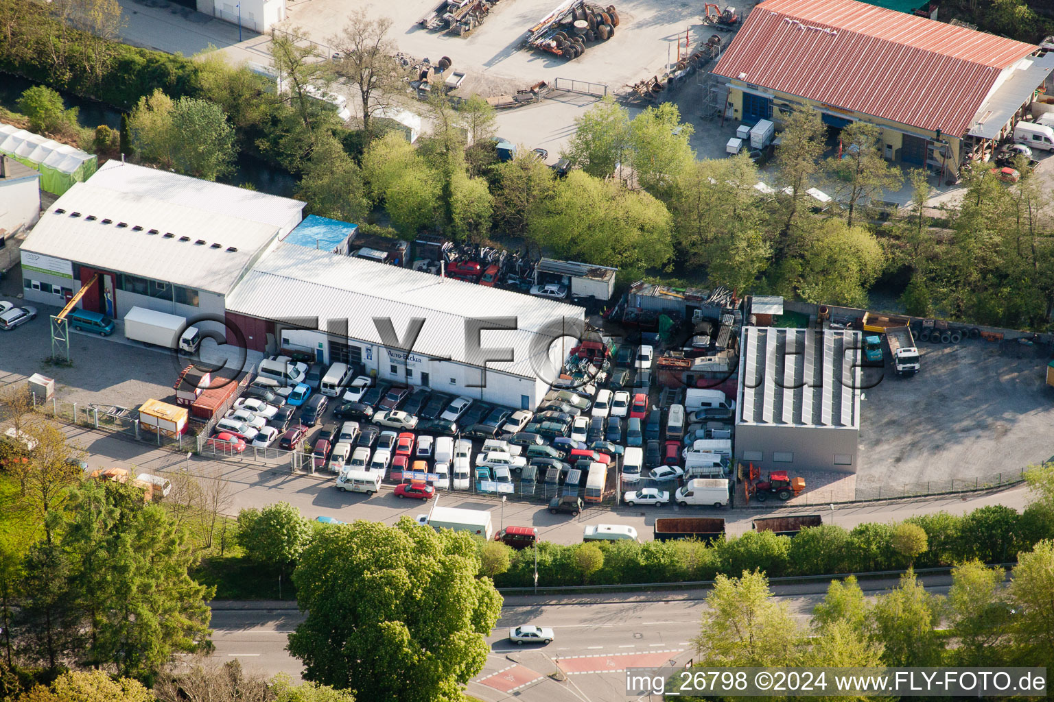 Vue aérienne de Voiture Becker à le quartier Kleinsteinbach in Pfinztal dans le département Bade-Wurtemberg, Allemagne