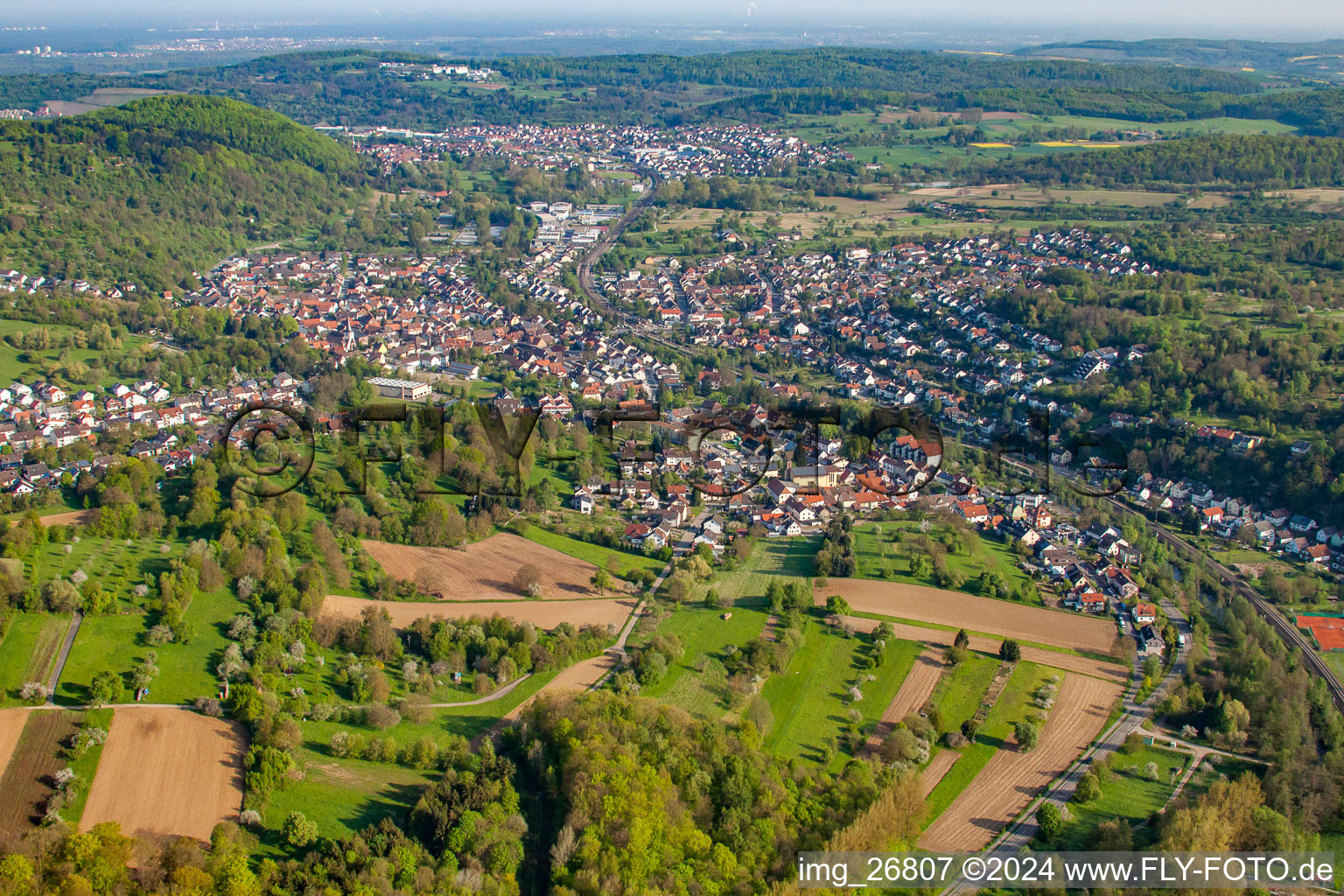 Vue aérienne de Au Bocksgraben à le quartier Söllingen in Pfinztal dans le département Bade-Wurtemberg, Allemagne