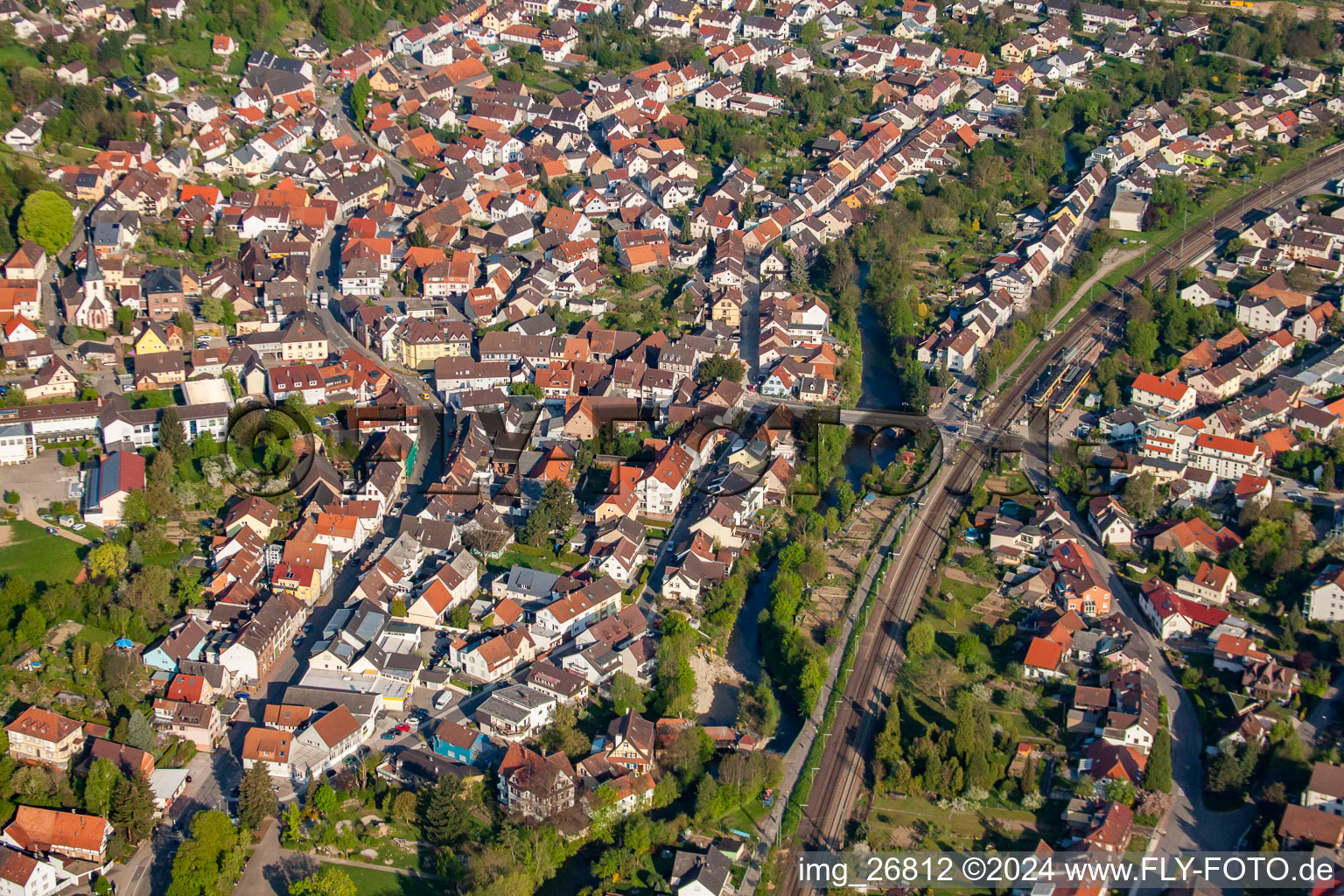 Vue aérienne de Pont Pfinz à le quartier Söllingen in Pfinztal dans le département Bade-Wurtemberg, Allemagne