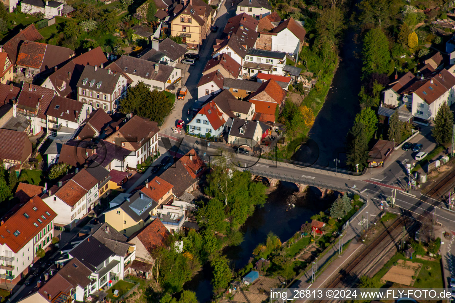 Vue aérienne de Pont Pfinz à le quartier Söllingen in Pfinztal dans le département Bade-Wurtemberg, Allemagne