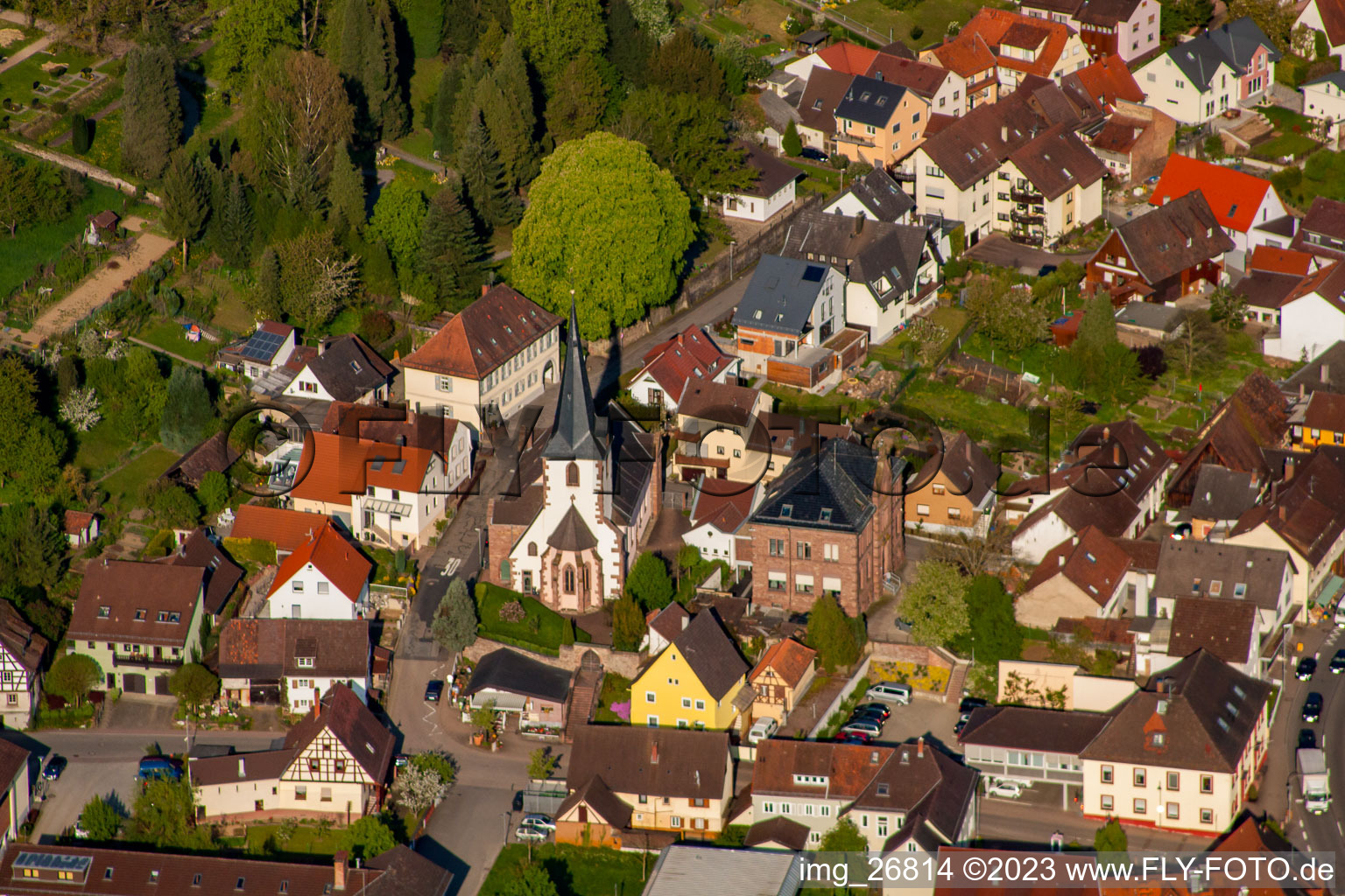 Vue aérienne de Communauté ecclésiale protestante à le quartier Söllingen in Pfinztal dans le département Bade-Wurtemberg, Allemagne