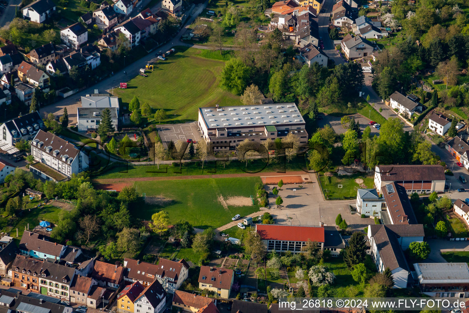 Vue aérienne de Salle Räuchle à le quartier Söllingen in Pfinztal dans le département Bade-Wurtemberg, Allemagne