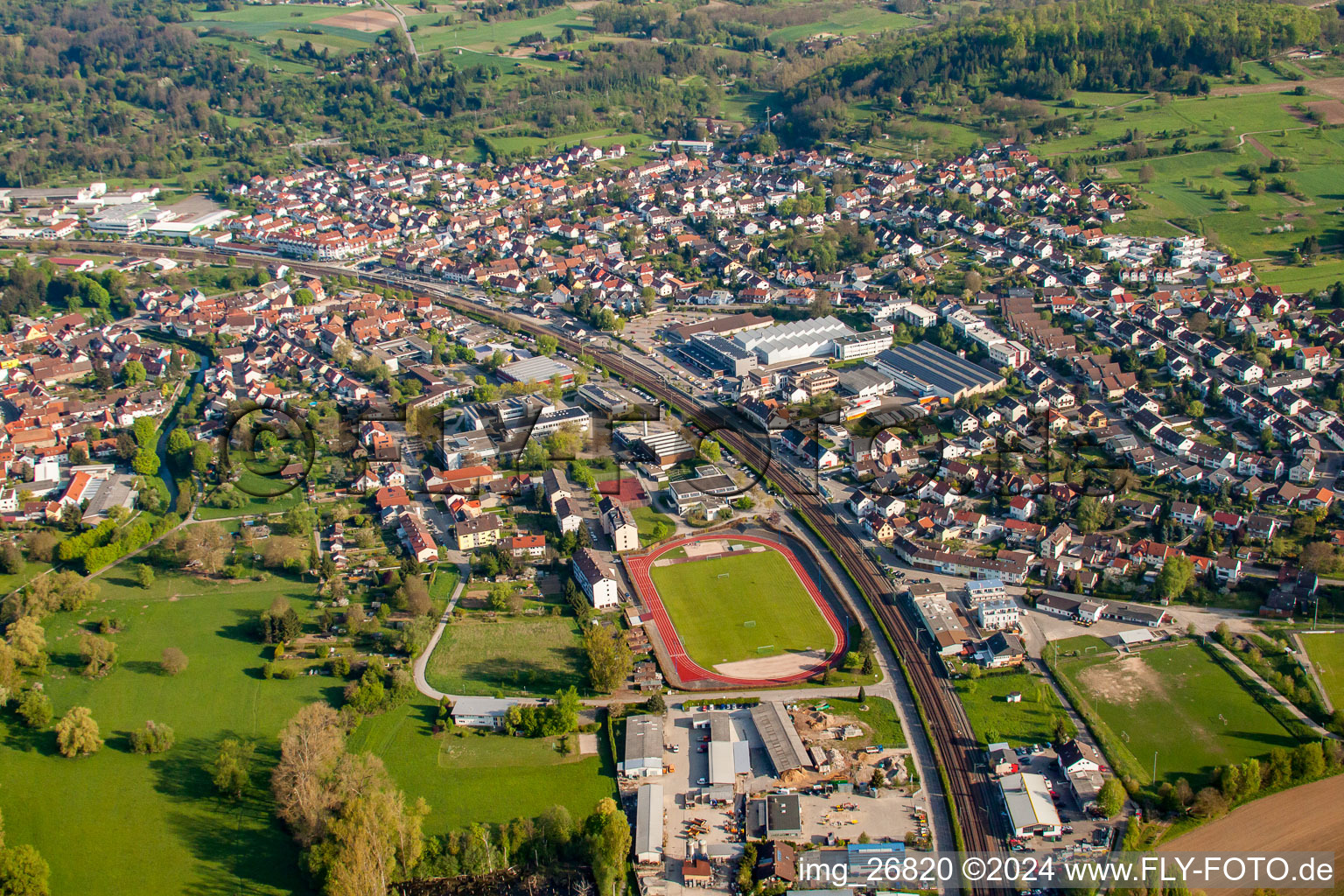 Vue aérienne de Du sud-est à le quartier Berghausen in Pfinztal dans le département Bade-Wurtemberg, Allemagne