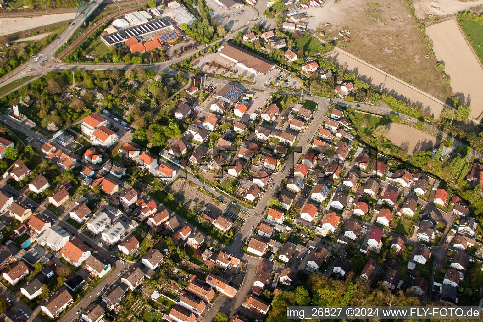 Wörth am Rhein dans le département Rhénanie-Palatinat, Allemagne depuis l'avion