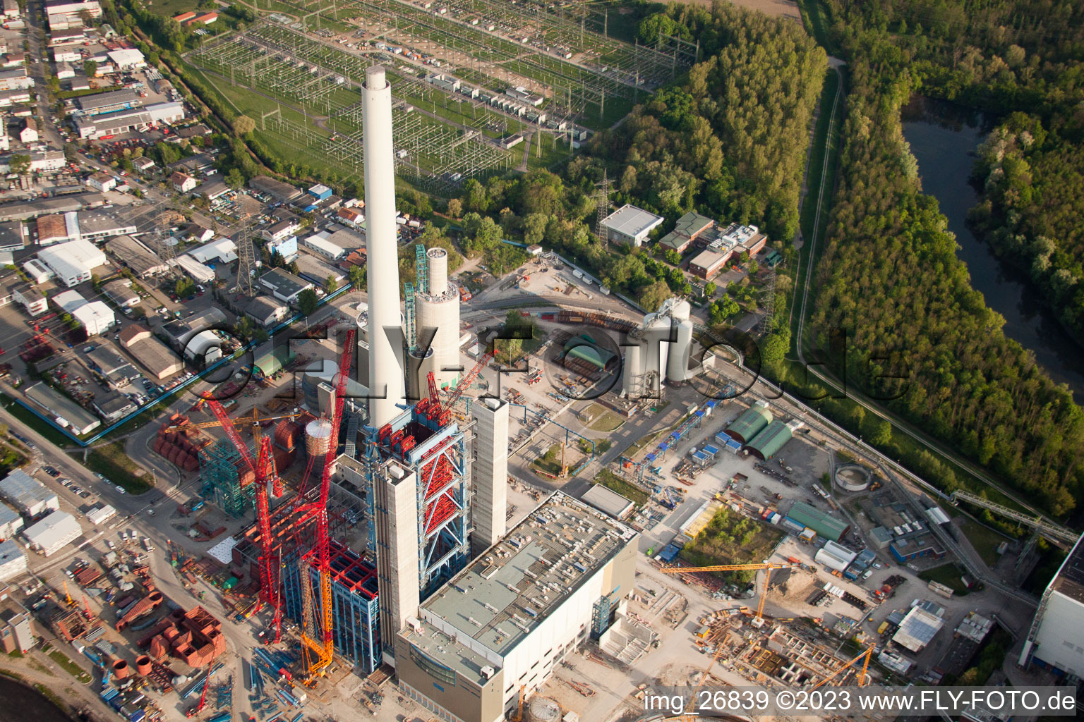 EnBW construit une nouvelle centrale à charbon sur le Rhin à le quartier Rheinhafen in Karlsruhe dans le département Bade-Wurtemberg, Allemagne d'en haut