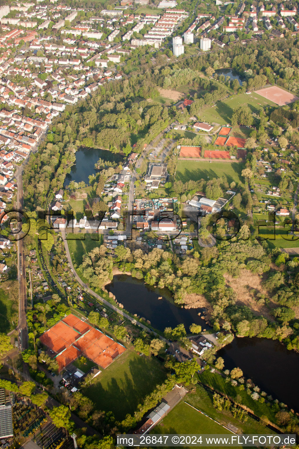 Vue aérienne de Club de tennis des installations sportives à le quartier Daxlanden in Karlsruhe dans le département Bade-Wurtemberg, Allemagne