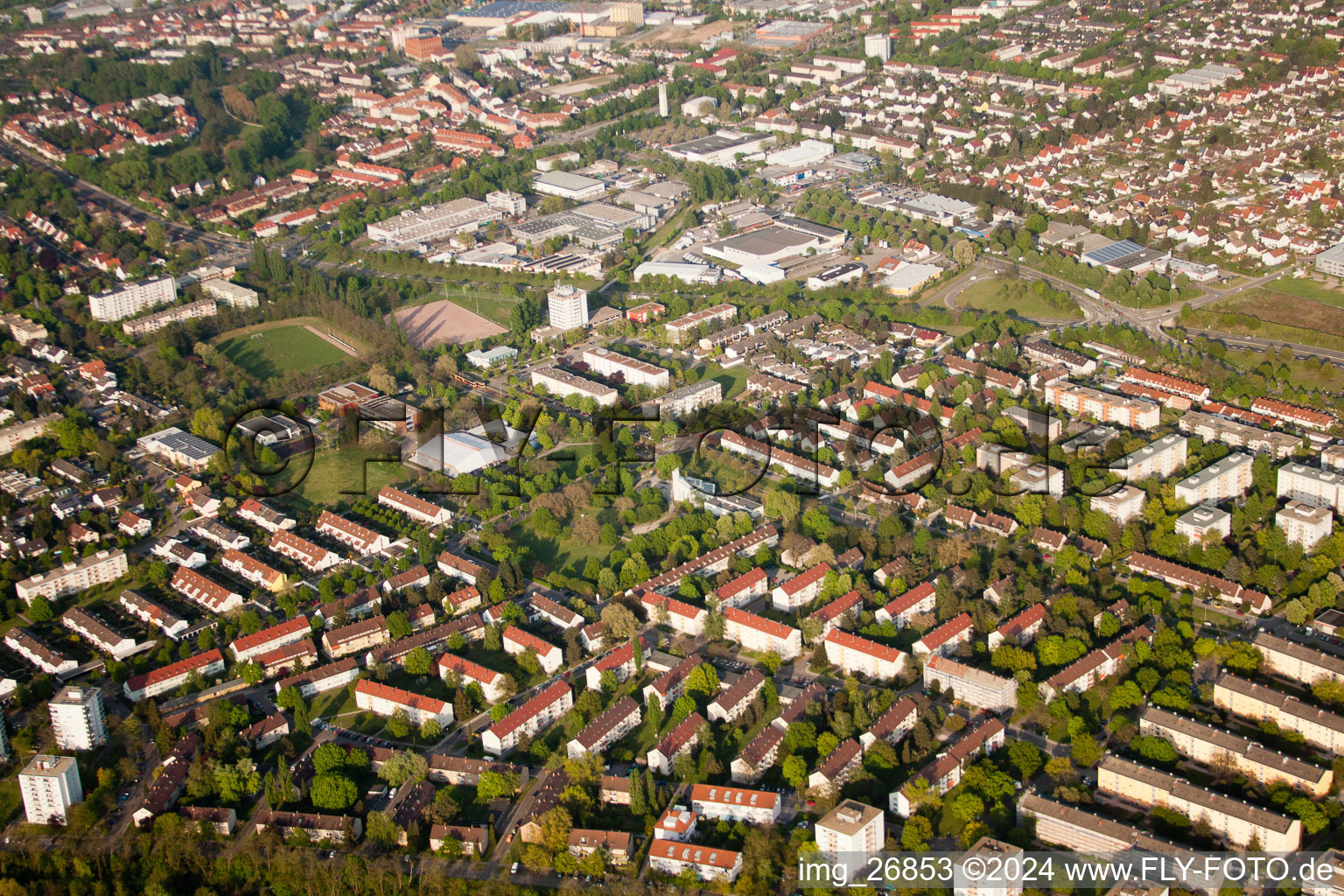 Vue d'oiseau de Quartier Daxlanden in Karlsruhe dans le département Bade-Wurtemberg, Allemagne