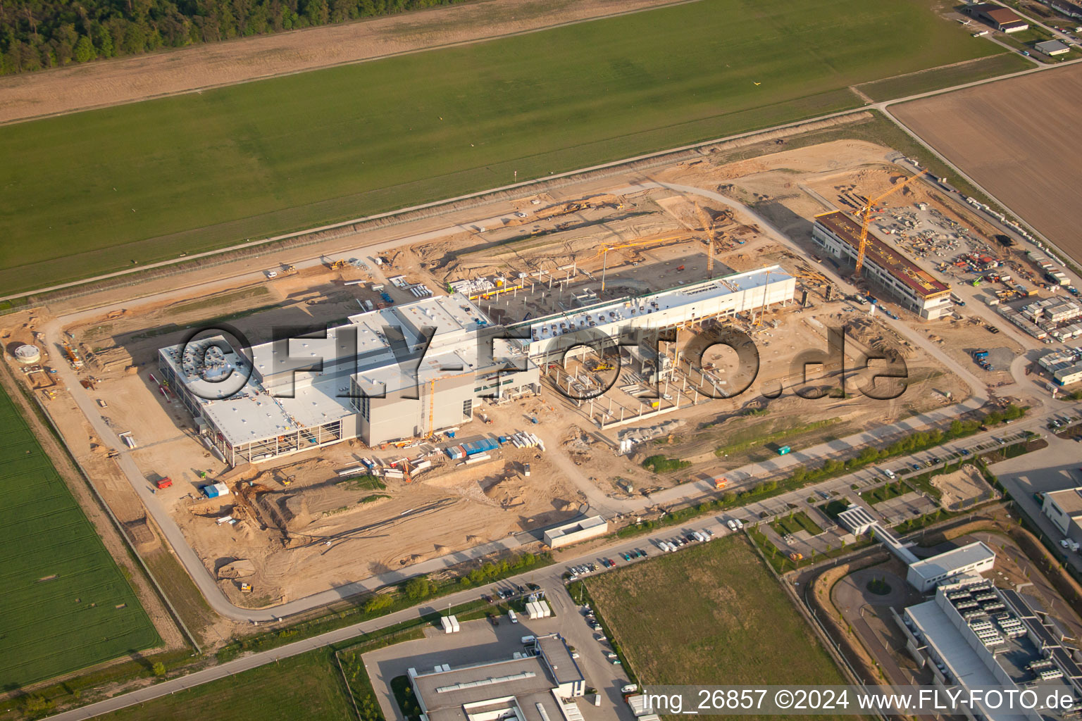 Vue aérienne de Nouvelle construction de l'EDEDKA Südwestfleisch à l'aérodrome de planeurs à le quartier Silberstreifen in Rheinstetten dans le département Bade-Wurtemberg, Allemagne