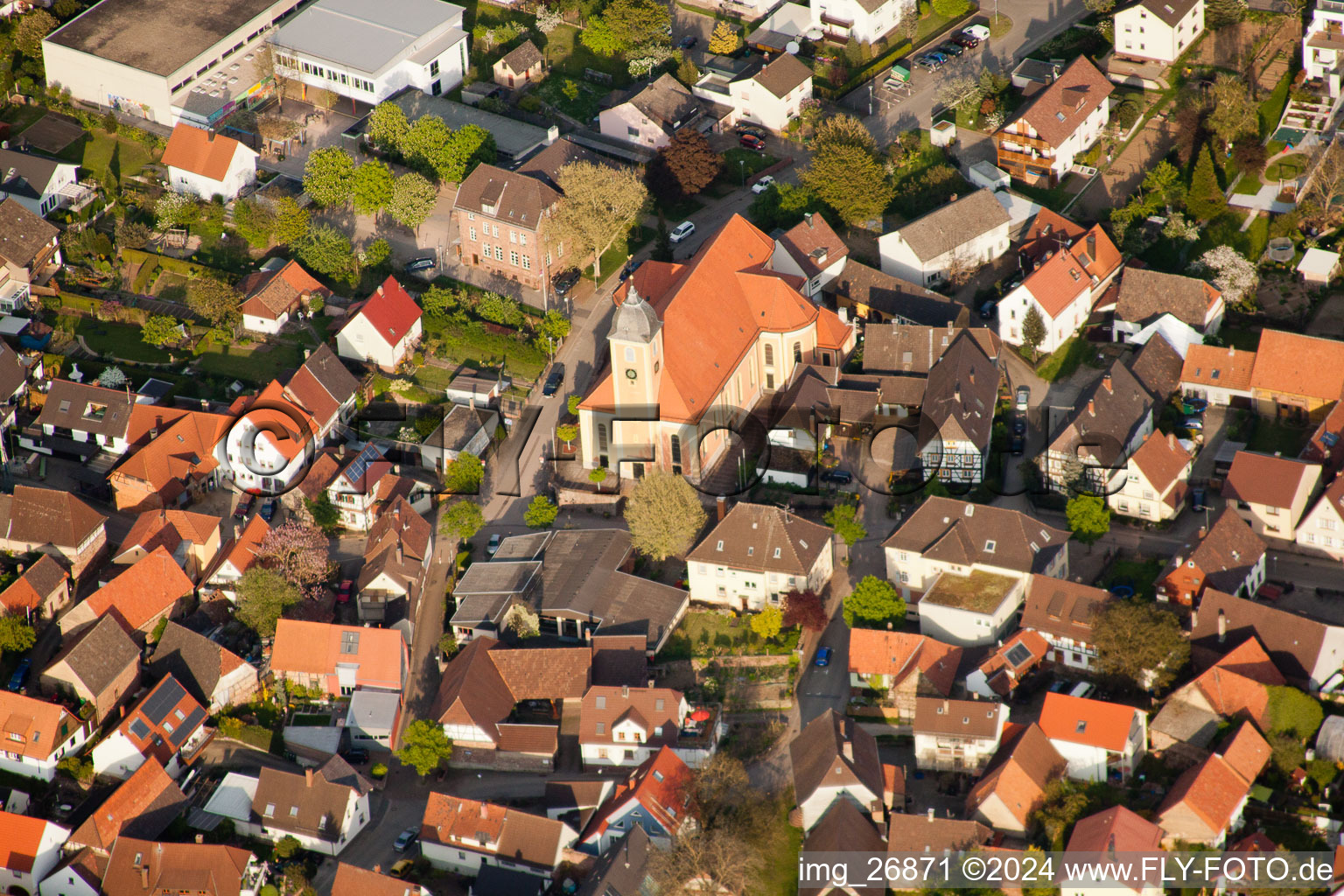 Vue aérienne de Saint Denys à le quartier Ettlingenweier in Ettlingen dans le département Bade-Wurtemberg, Allemagne