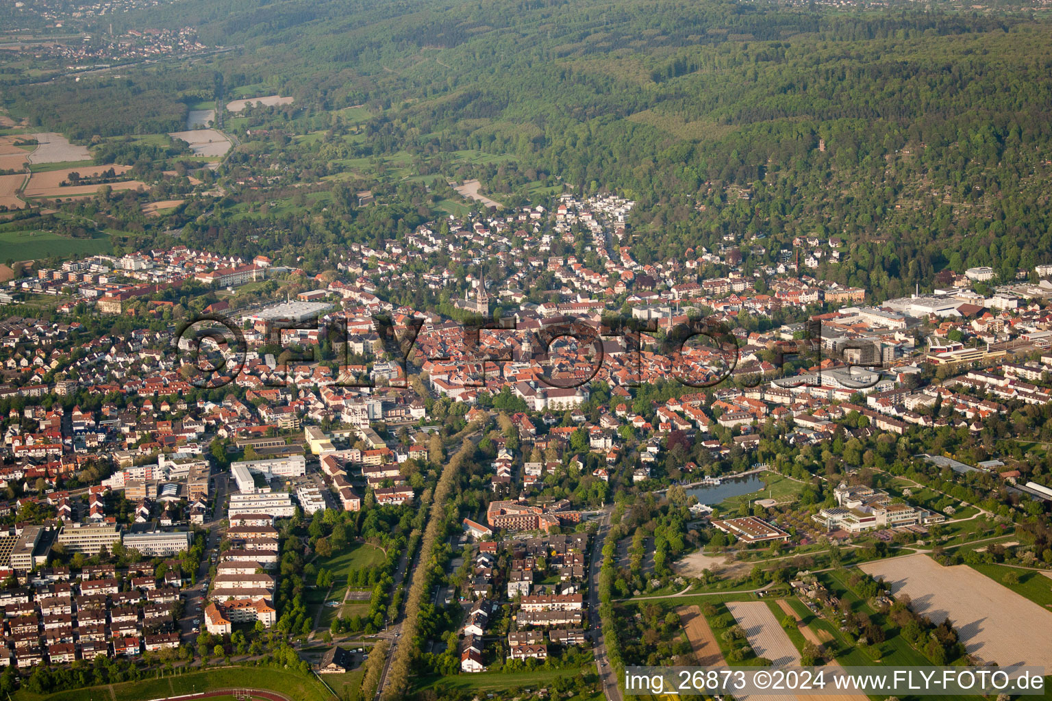 Vue aérienne de Du sud à Ettlingen dans le département Bade-Wurtemberg, Allemagne