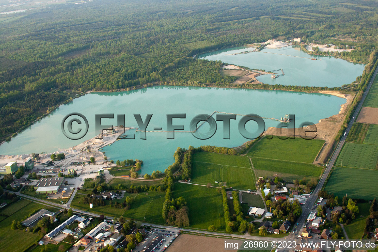 Vue aérienne de Travaux de gravier du lac Jourdain à le quartier Neumalsch in Malsch dans le département Bade-Wurtemberg, Allemagne