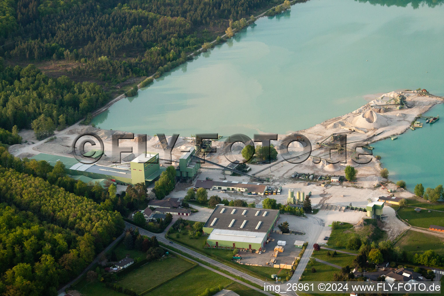 Vue aérienne de Travaux de gravier émaillé à le quartier Neumalsch in Malsch dans le département Bade-Wurtemberg, Allemagne