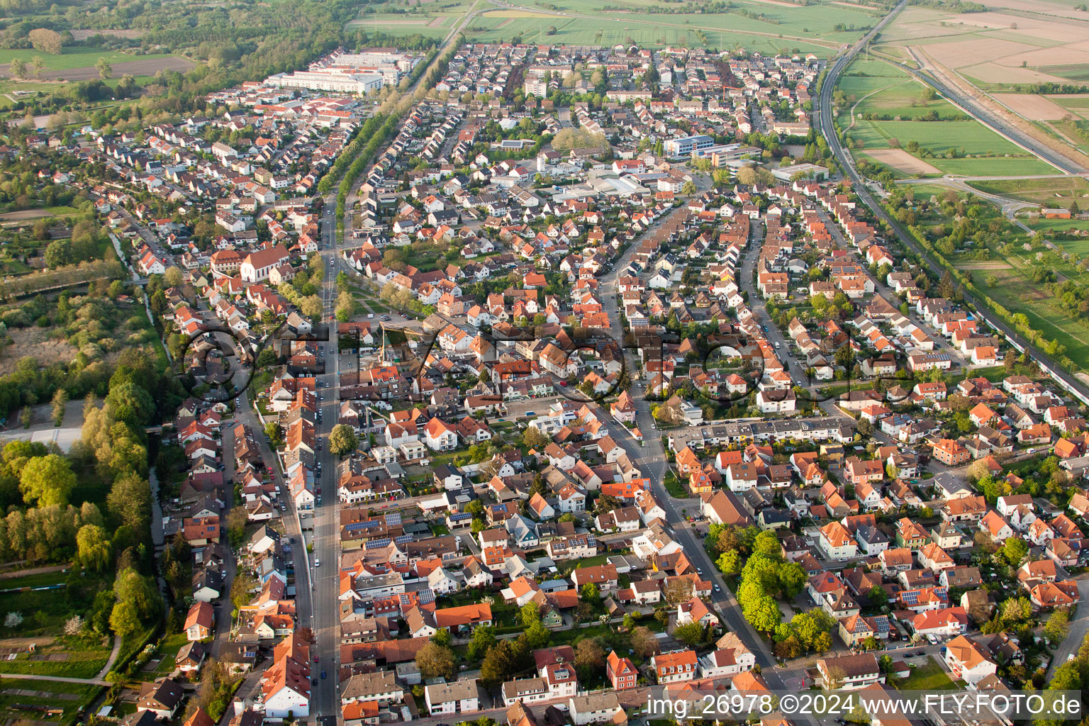 Vue aérienne de Rue de Spire à Durmersheim dans le département Bade-Wurtemberg, Allemagne