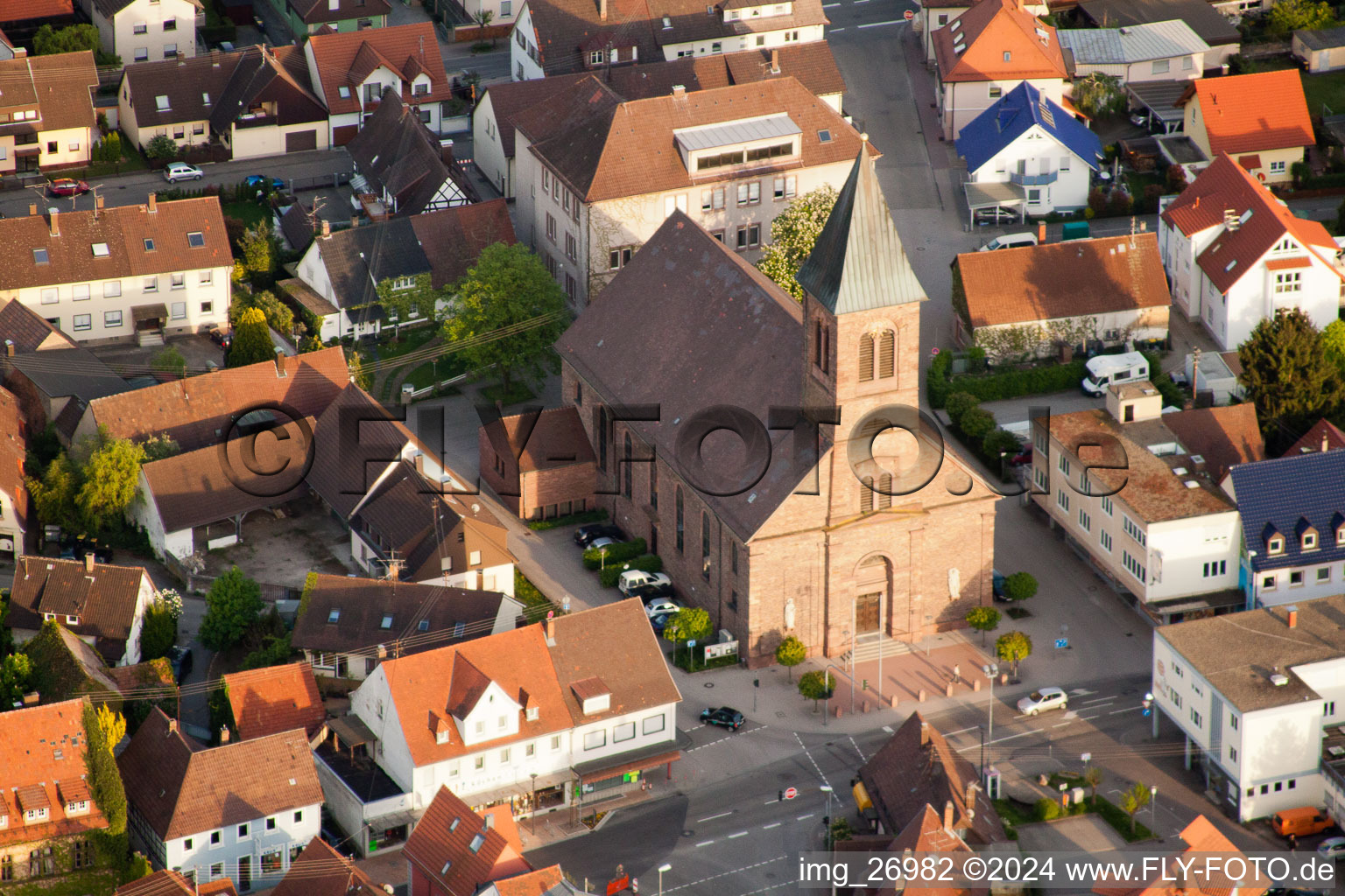 Vue aérienne de Église Denys / Église des jeunes VIA à Durmersheim dans le département Bade-Wurtemberg, Allemagne