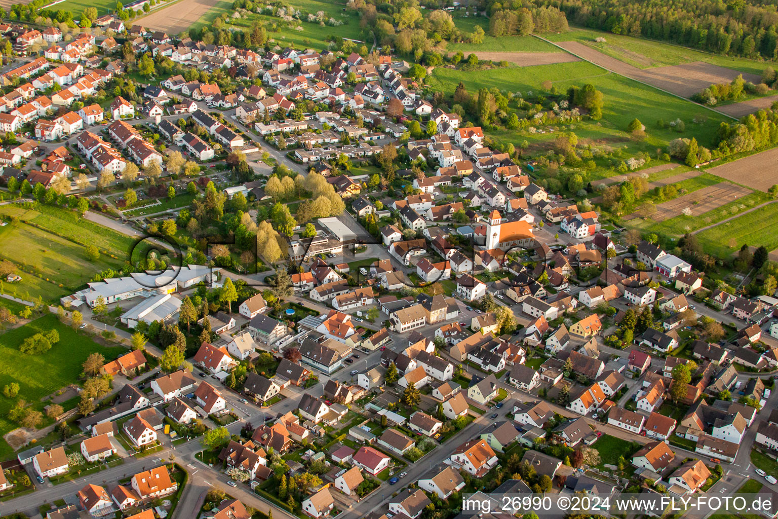 Vue aérienne de De l'ouest à le quartier Würmersheim in Durmersheim dans le département Bade-Wurtemberg, Allemagne