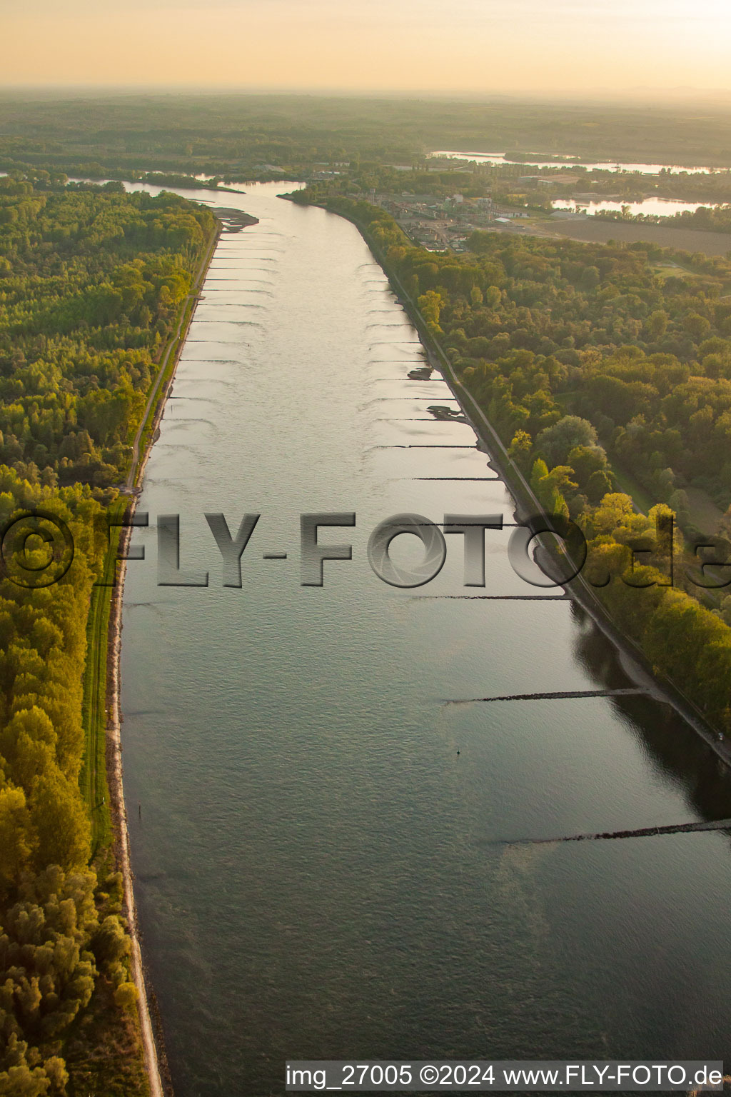 Vue aérienne de Rhin vers S à Au am Rhein dans le département Bade-Wurtemberg, Allemagne