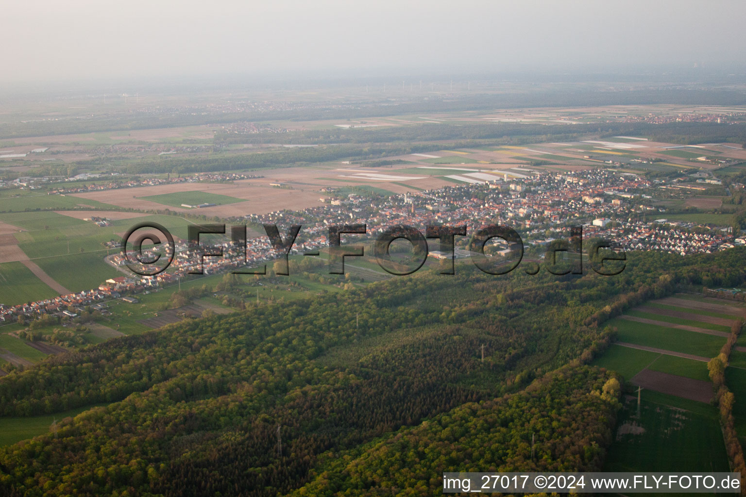 Enregistrement par drone de Du sud-ouest à Kandel dans le département Rhénanie-Palatinat, Allemagne