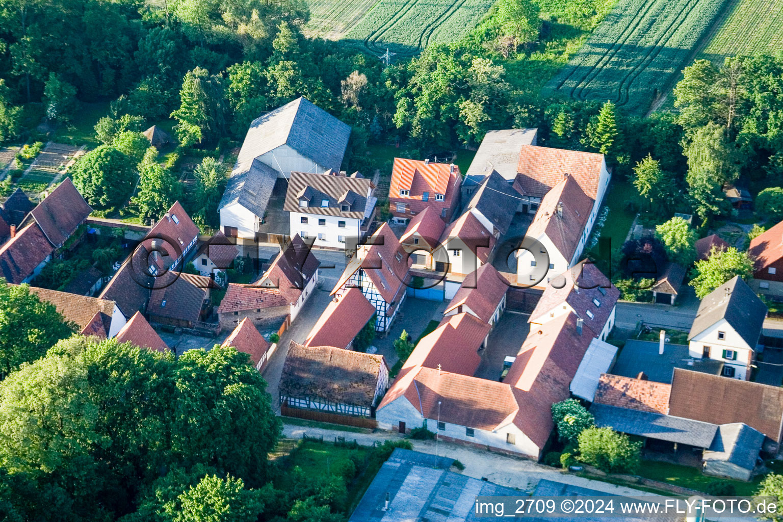 Vue aérienne de Vollmersweiler dans le département Rhénanie-Palatinat, Allemagne