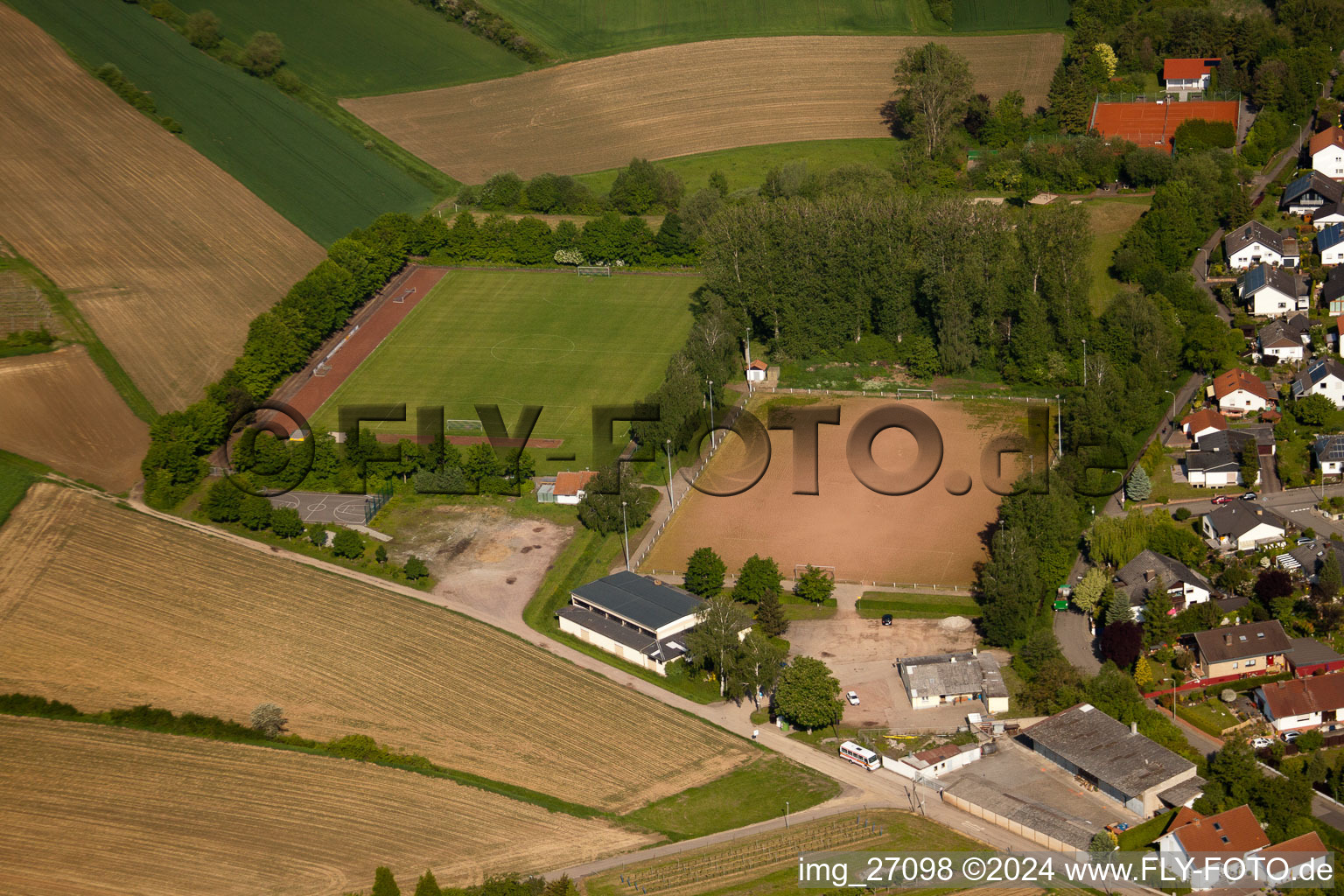 Vue aérienne de Terrain de sport à Insheim dans le département Rhénanie-Palatinat, Allemagne