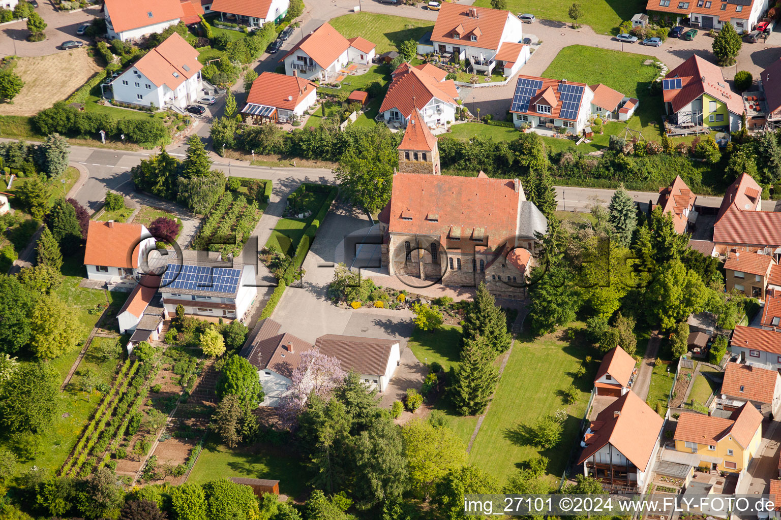 Vue aérienne de Église à Insheim dans le département Rhénanie-Palatinat, Allemagne