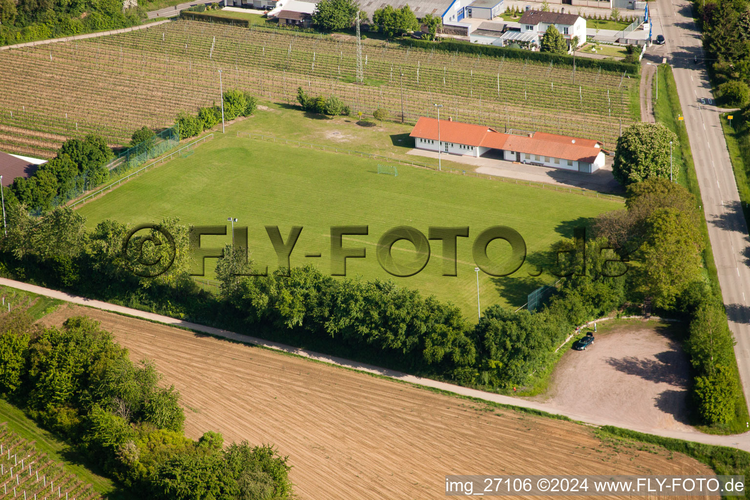 Vue aérienne de Terrain de sport à Impflingen dans le département Rhénanie-Palatinat, Allemagne