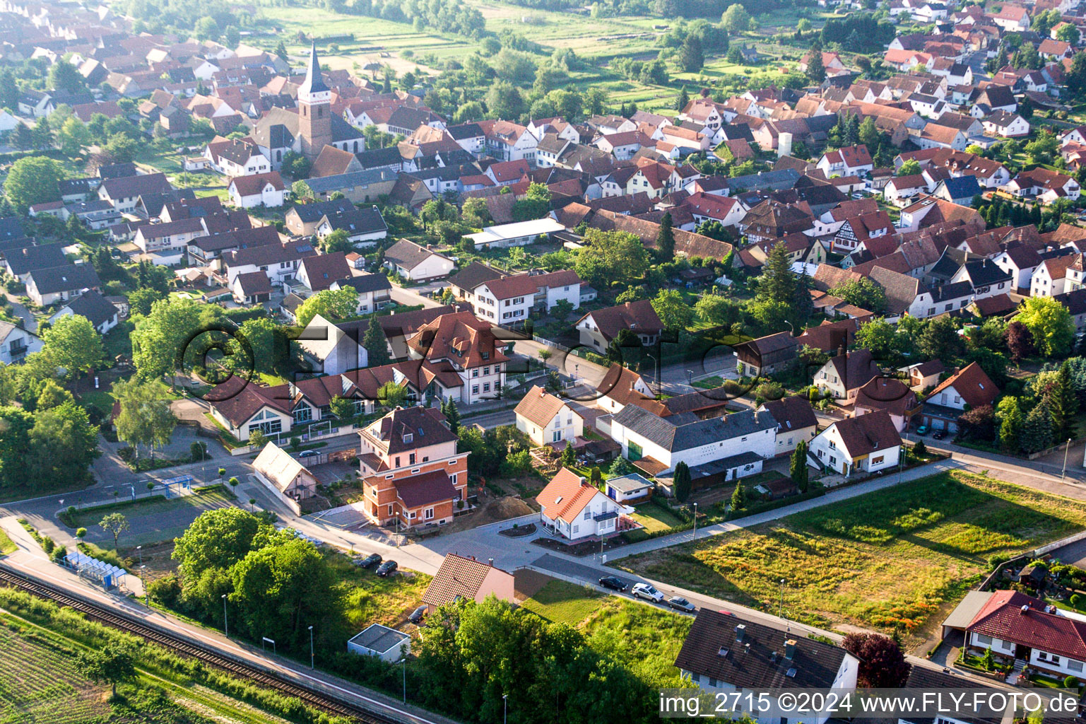 Vue aérienne de Centre du nord-ouest à le quartier Schaidt in Wörth am Rhein dans le département Rhénanie-Palatinat, Allemagne