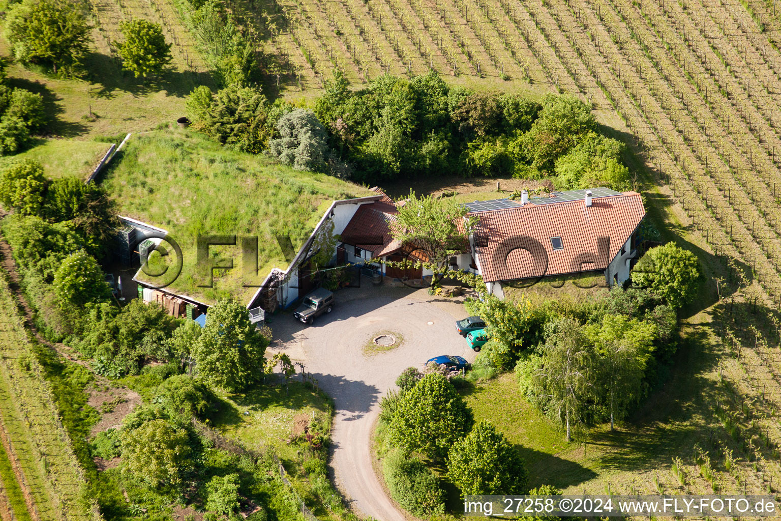 Photographie aérienne de BiolandViticulture Unterm Grassdach Domaine Marzolph à le quartier Wollmesheim in Landau in der Pfalz dans le département Rhénanie-Palatinat, Allemagne