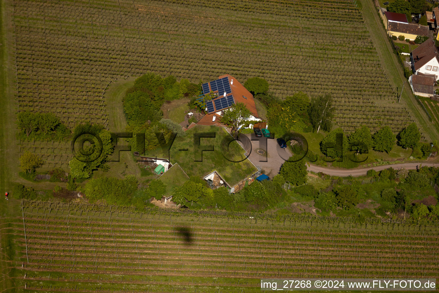 Image drone de BiolandViticulture Unterm Grassdach Domaine Marzolph à le quartier Wollmesheim in Landau in der Pfalz dans le département Rhénanie-Palatinat, Allemagne