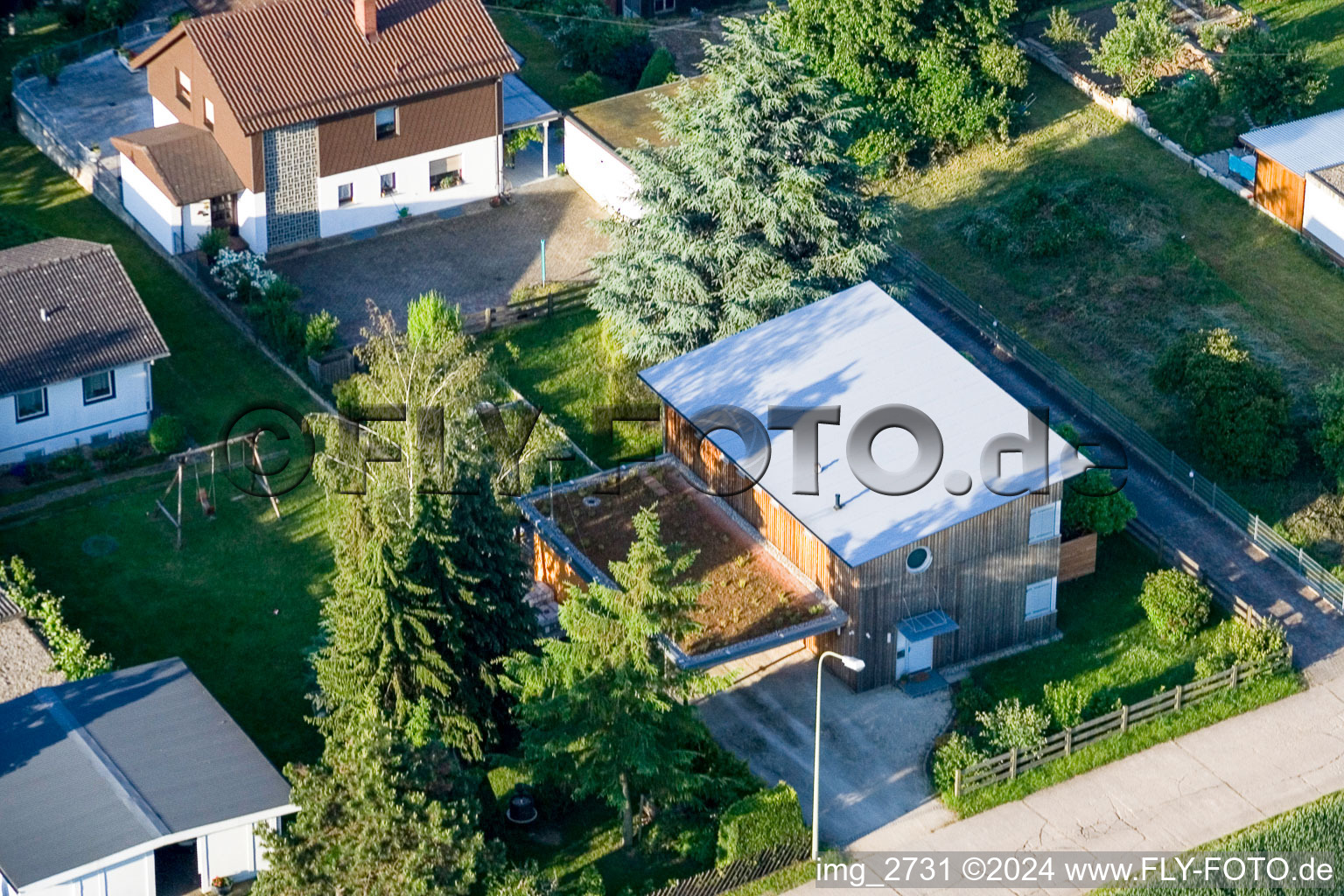 Vue aérienne de Spirestr à le quartier Schaidt in Wörth am Rhein dans le département Rhénanie-Palatinat, Allemagne