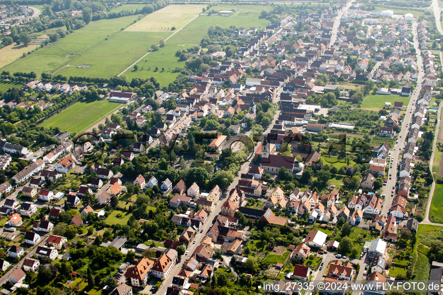 Quartier Queichheim in Landau in der Pfalz dans le département Rhénanie-Palatinat, Allemagne du point de vue du drone