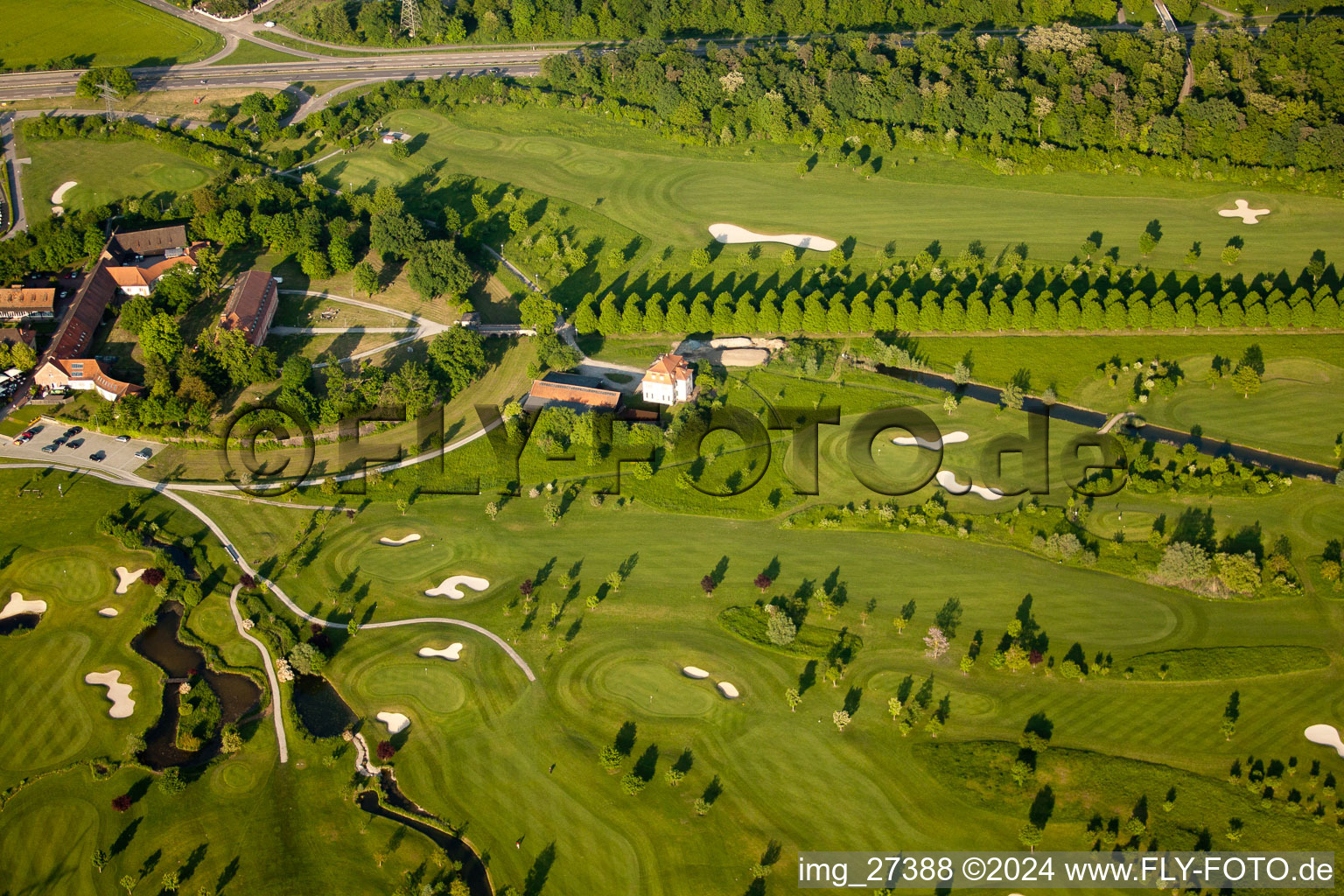 Vue aérienne de Zone du parcours de golf Hofgut Scheibenhardt eV à le quartier Beiertheim-Bulach in Karlsruhe dans le département Bade-Wurtemberg, Allemagne