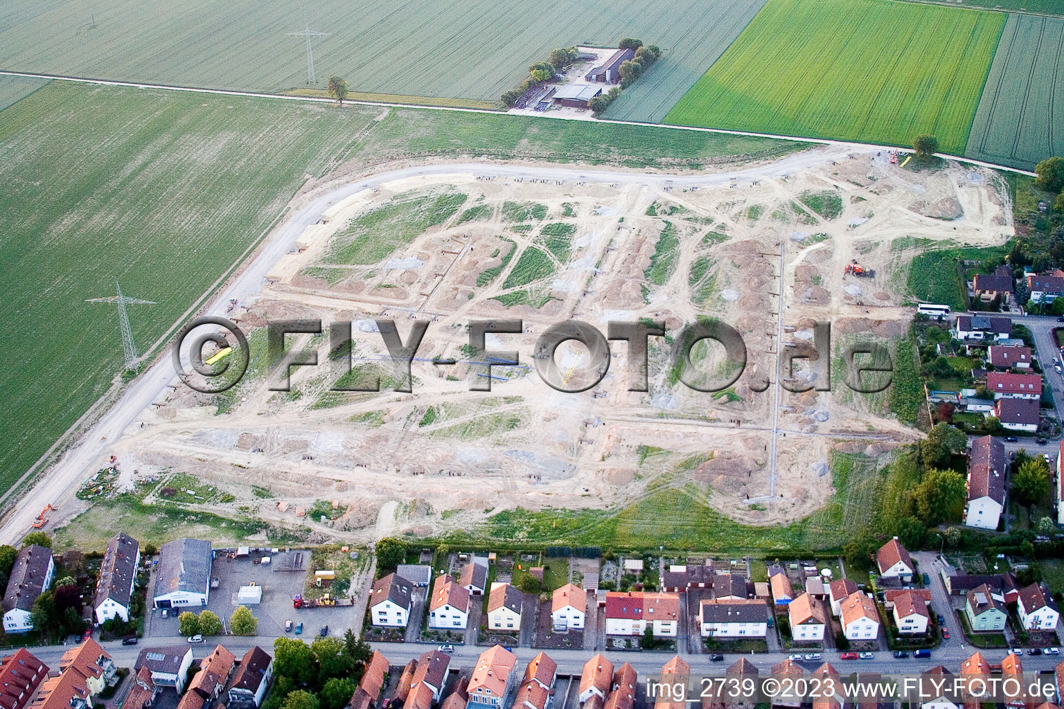 Nouvelle zone de développement sur le Höhenweg à Kandel dans le département Rhénanie-Palatinat, Allemagne du point de vue du drone