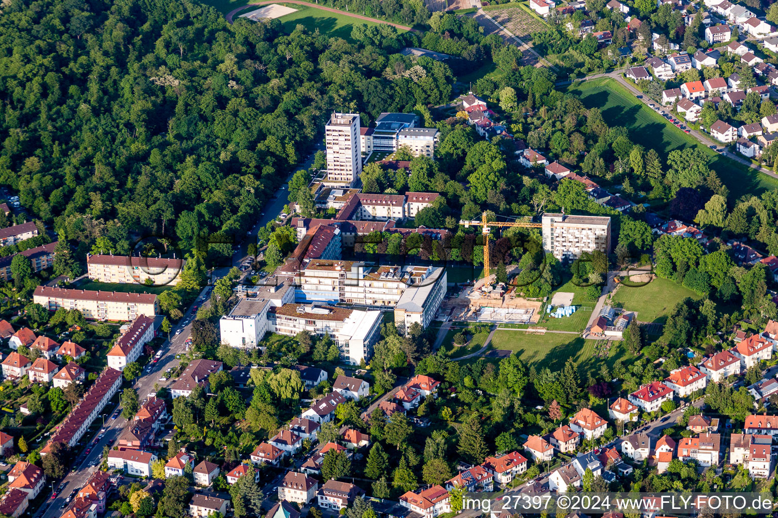 Vue aérienne de Chantier pour construire un nouveau centre de santé et un centre médical pour Ev. Institution diaconesse Karlsruhe-Rüppurr à le quartier Rüppurr in Karlsruhe dans le département Bade-Wurtemberg, Allemagne