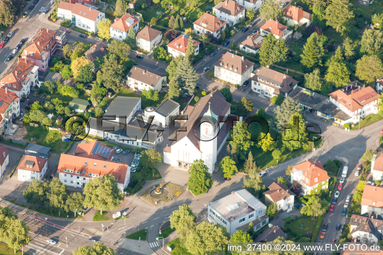 Photographie aérienne de Église du Christ-Roi à le quartier Rüppurr in Karlsruhe dans le département Bade-Wurtemberg, Allemagne