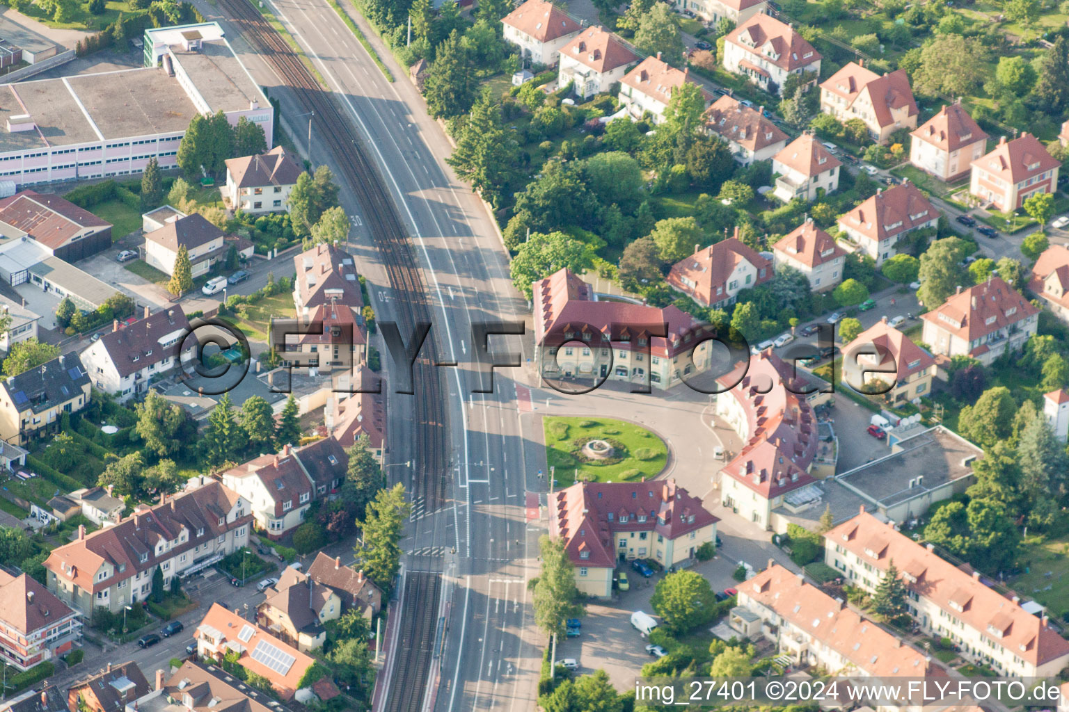 Vue aérienne de Place Ostendorf à le quartier Rüppurr in Karlsruhe dans le département Bade-Wurtemberg, Allemagne