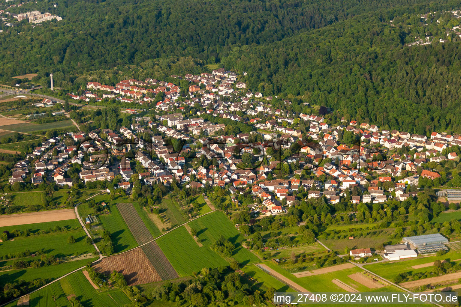 Vue aérienne de Quartier Wolfartsweier in Karlsruhe dans le département Bade-Wurtemberg, Allemagne