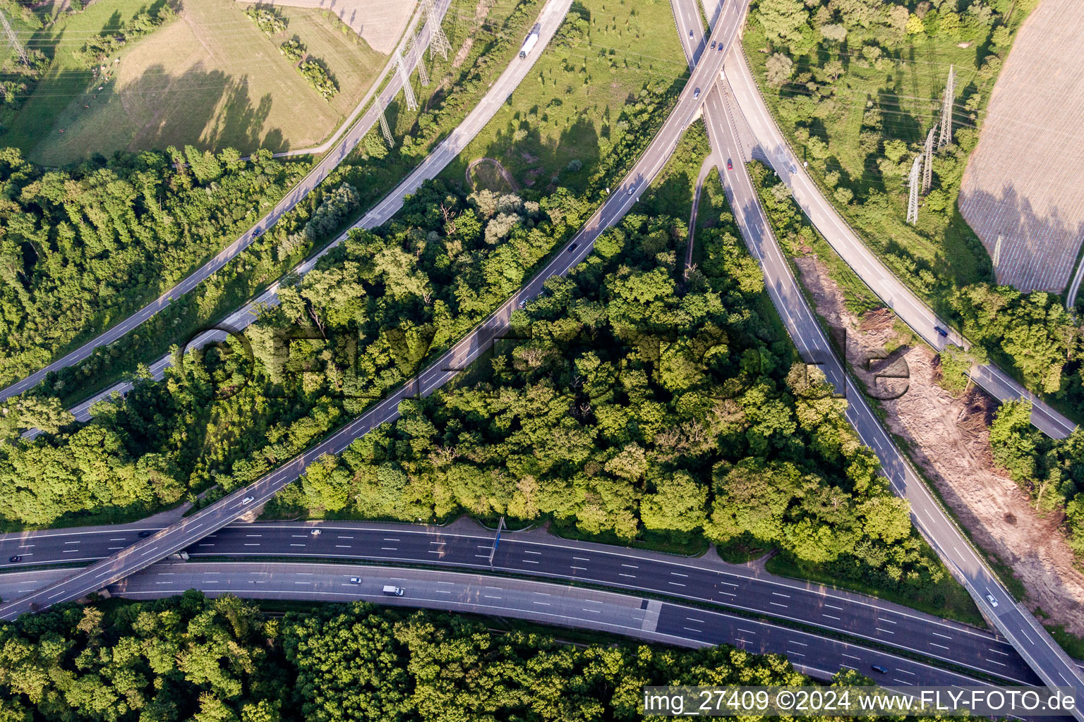 Vue aérienne de Sortie triangle autoroutier de l'AD du BAB A5/A8 à le quartier Rüppurr in Karlsruhe dans le département Bade-Wurtemberg, Allemagne