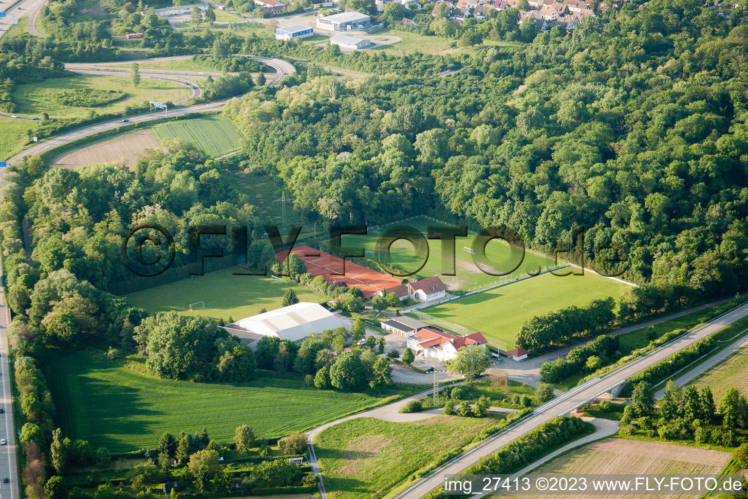 Photographie aérienne de Stade d'Oberwald à le quartier Durlach in Karlsruhe dans le département Bade-Wurtemberg, Allemagne