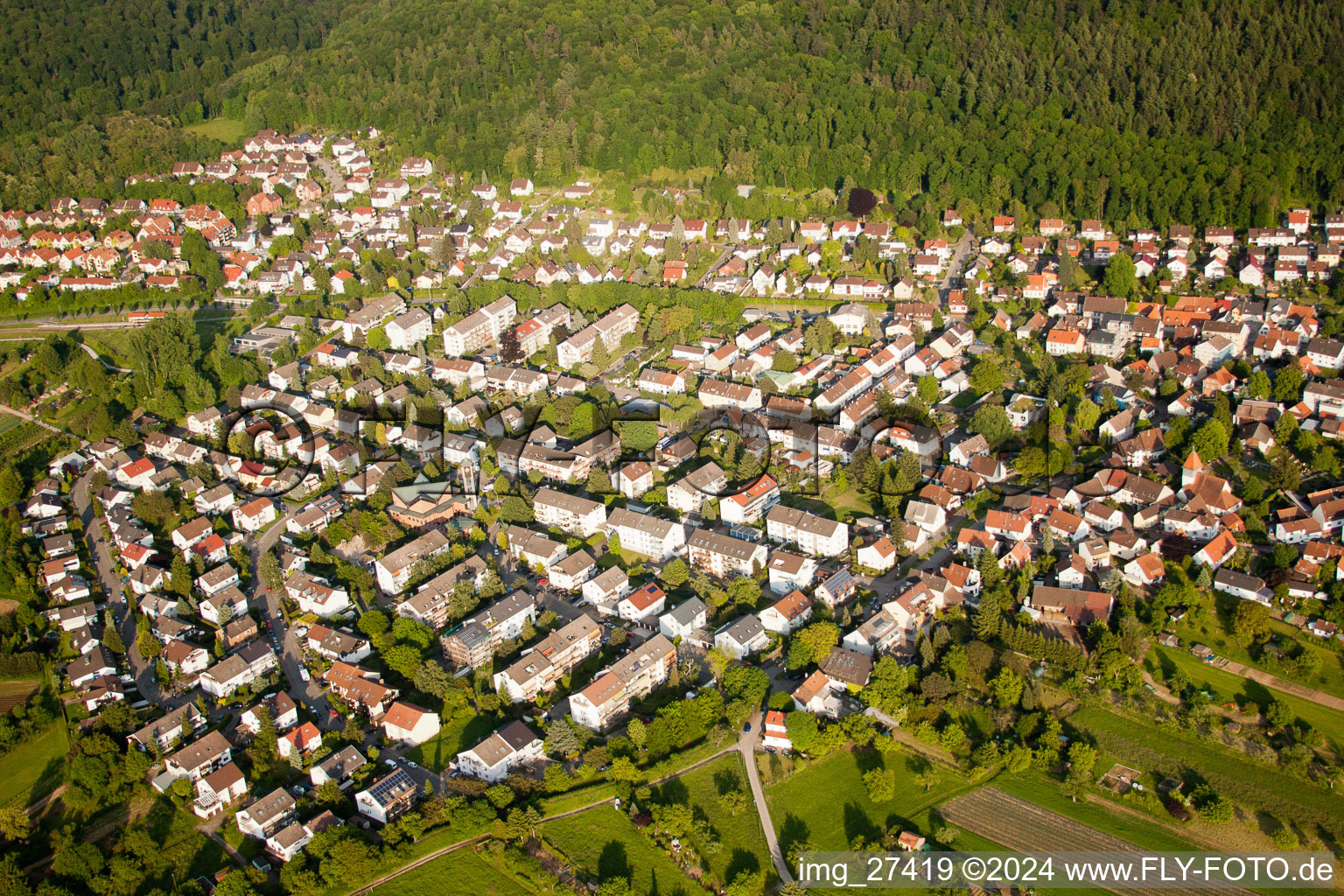 Quartier Wolfartsweier in Karlsruhe dans le département Bade-Wurtemberg, Allemagne depuis l'avion