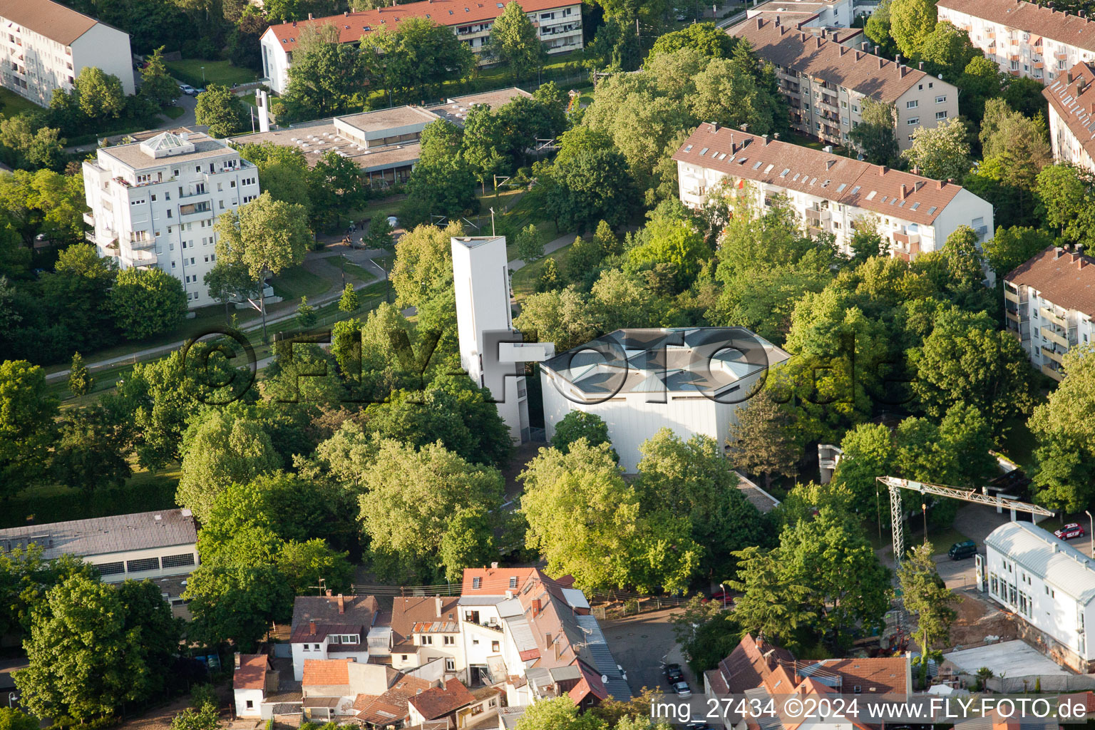 Vue aérienne de Église Saint-Jean à le quartier Durlach in Karlsruhe dans le département Bade-Wurtemberg, Allemagne