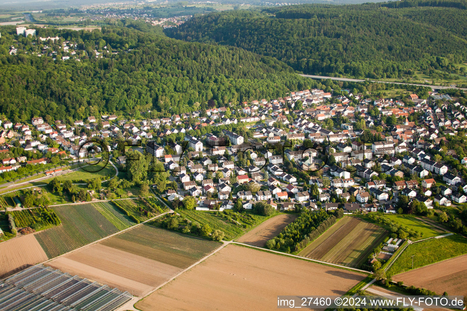 Vue d'oiseau de Quartier Wolfartsweier in Karlsruhe dans le département Bade-Wurtemberg, Allemagne