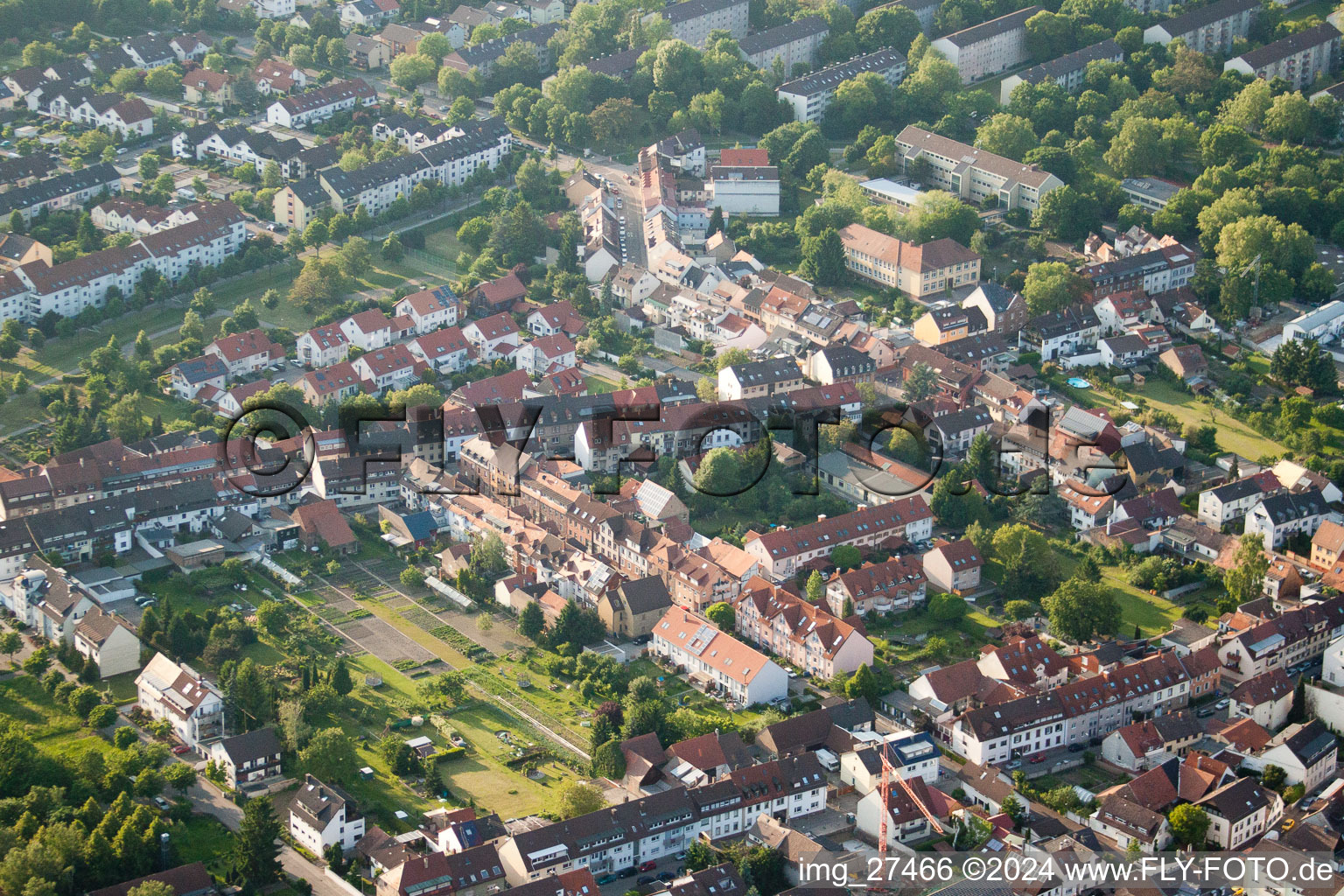 Vue aérienne de Ostmarkstr à le quartier Durlach in Karlsruhe dans le département Bade-Wurtemberg, Allemagne