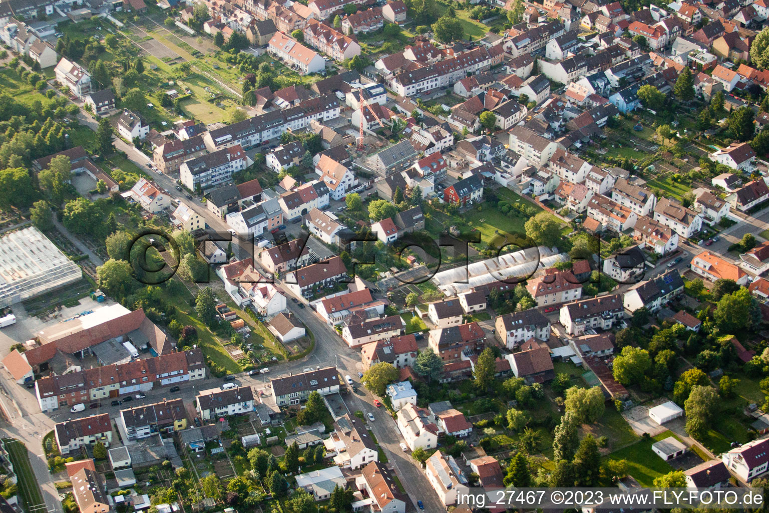 Vue aérienne de Rue Schlesier à le quartier Durlach in Karlsruhe dans le département Bade-Wurtemberg, Allemagne