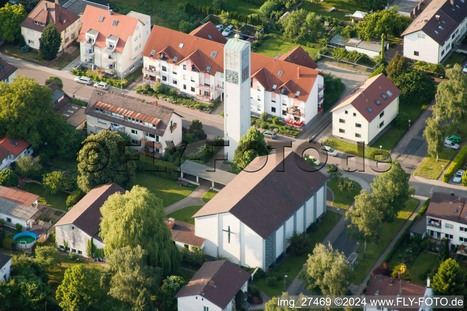 Vue aérienne de Église de la Trinité à le quartier Durlach in Karlsruhe dans le département Bade-Wurtemberg, Allemagne