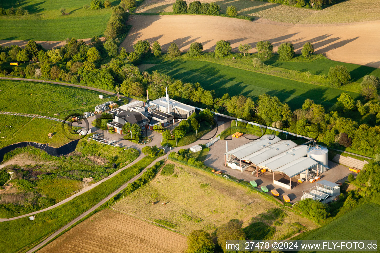 Vue aérienne de Site de la décharge remplie Karlsruhe Durlach à le quartier Durlach in Karlsruhe dans le département Bade-Wurtemberg, Allemagne